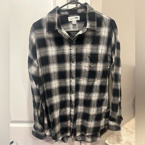 Women’s Old Navy Boyfriend Fit Black/White Plaid Flannel Shirt - Medium
